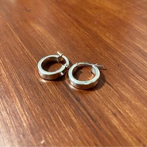 Bundle 3 for $10! 🛍️ Small Silver Hoop Earrings